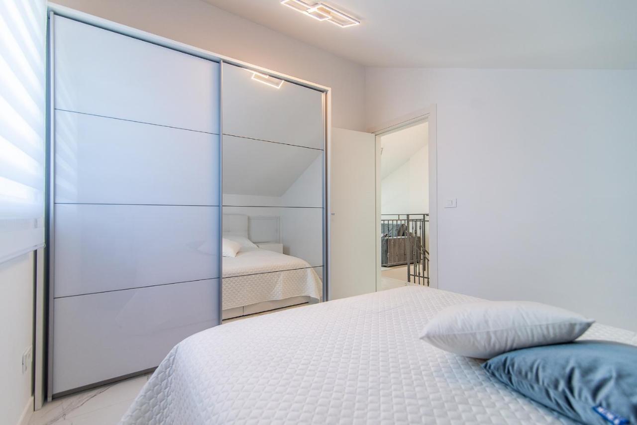 Luxury Apartment Queens ドラマリ エクステリア 写真