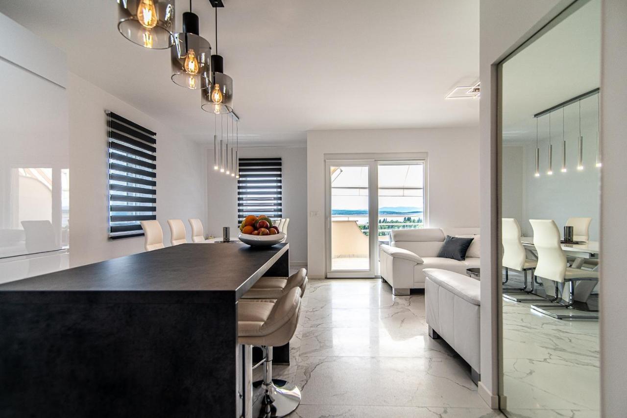 Luxury Apartment Queens ドラマリ エクステリア 写真