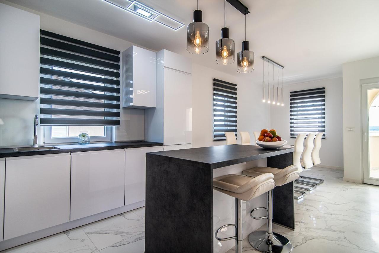 Luxury Apartment Queens ドラマリ エクステリア 写真